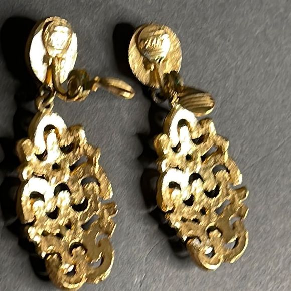 Vintage 1960s Monet Gold Necklace and Earring Set - Picture 12 of 16